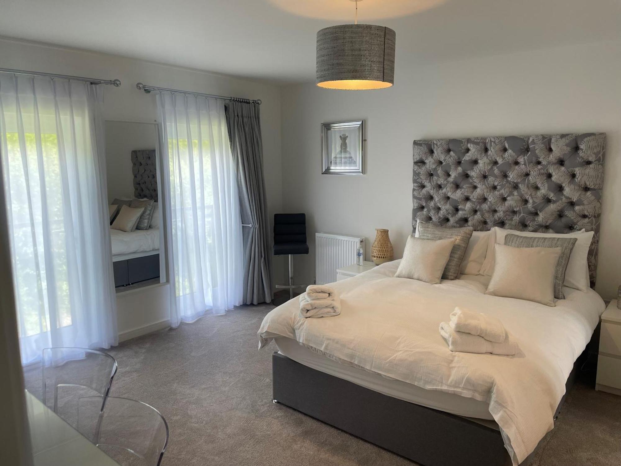 Pencoed House Estate Guest House Cardiff Eksteriør bilde