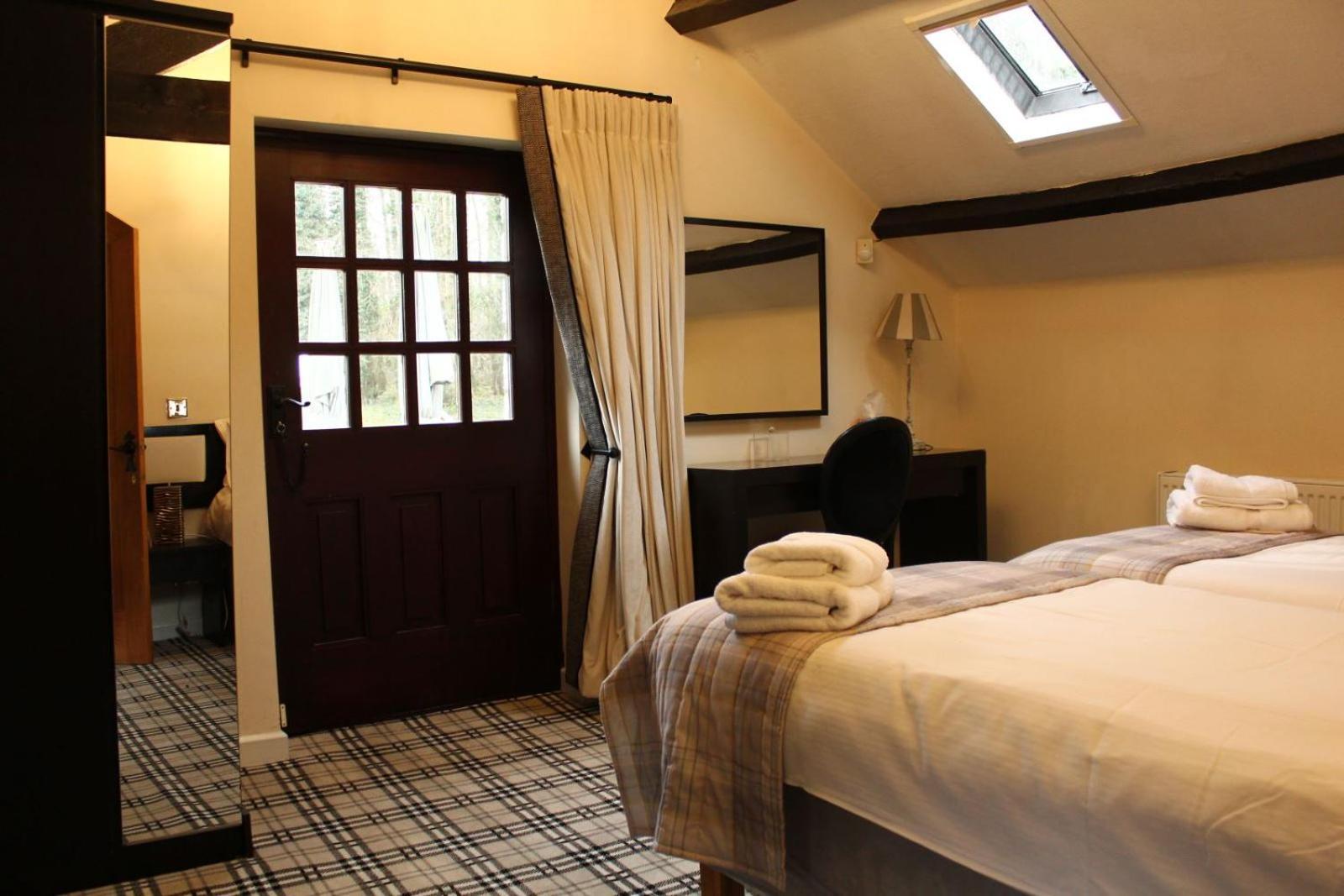 Pencoed House Estate Guest House Cardiff Eksteriør bilde