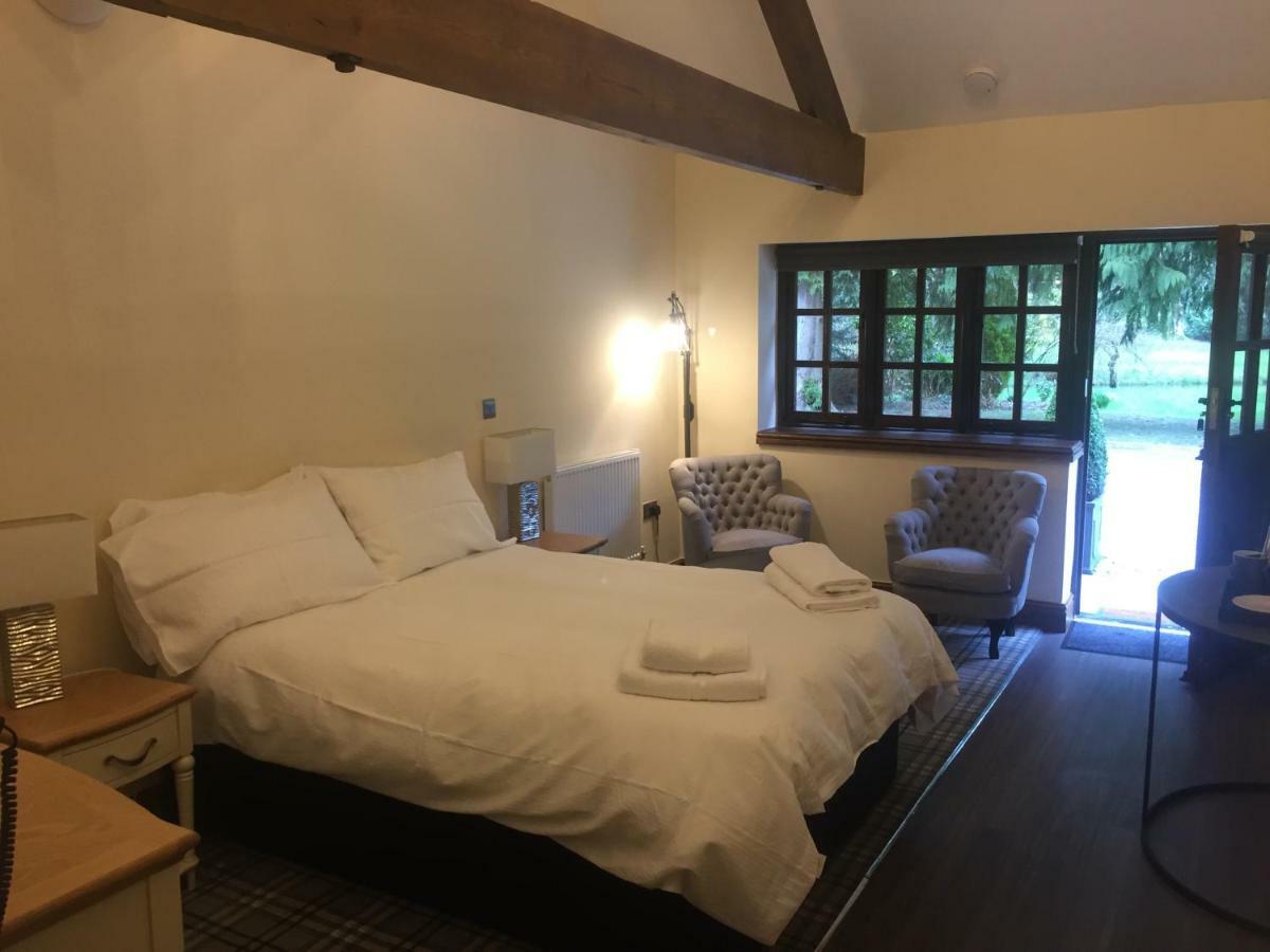 Pencoed House Estate Guest House Cardiff Eksteriør bilde